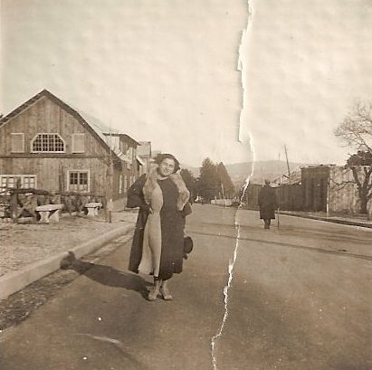 A passeggio lungo la strada